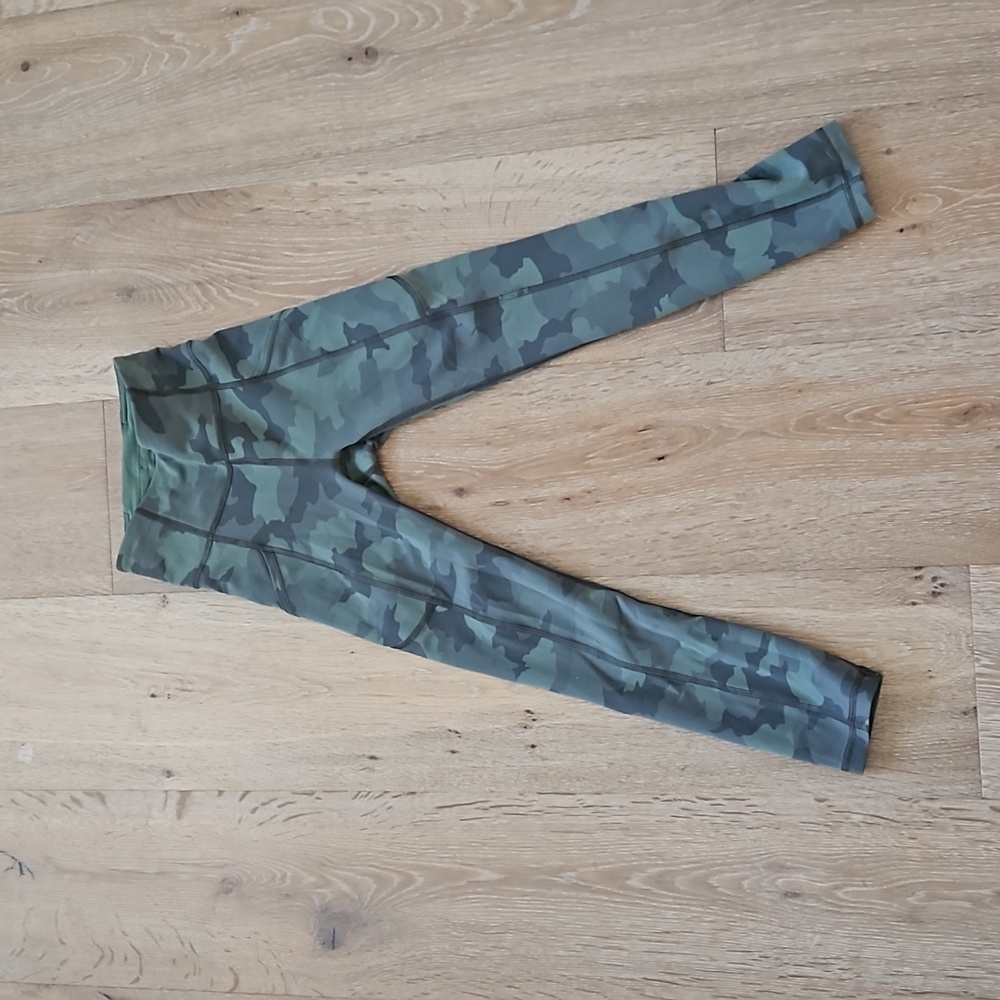 Lululemon Invigorate High-Rise Camo Crop *23"